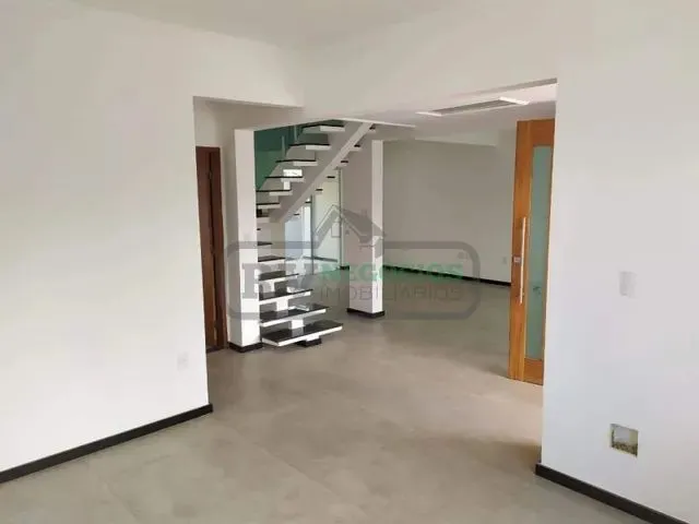 Imagem 4: )(- Casa de Alto Padrão com 3 Quartos em Condomínio Nova Gramado em Bairro Grama