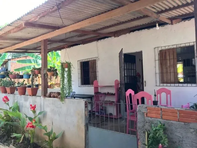Imagem: A casa possui 2 Dormitórios, 1 Banheiro e está localizado