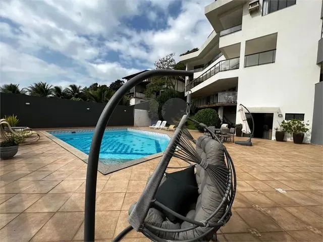 Imagem 4: Casa com 8 Quartos na Praia do Morro Á Venda