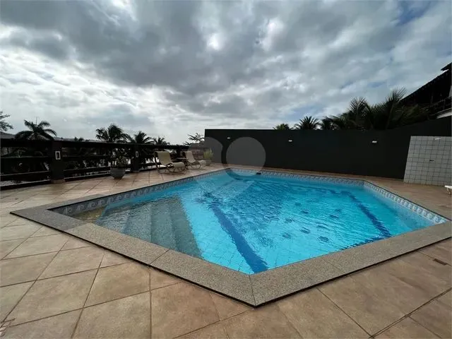 Imagem 3: Casa com 8 Quartos na Praia do Morro Á Venda