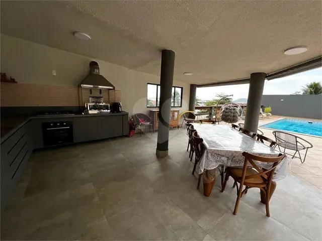Imagem 15: Casa com 8 Quartos na Praia do Morro Á Venda