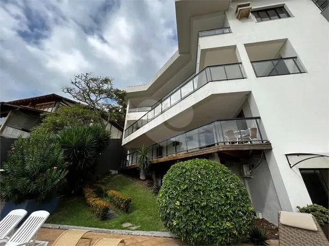 Imagem 9: Casa com 8 Quartos na Praia do Morro Á Venda