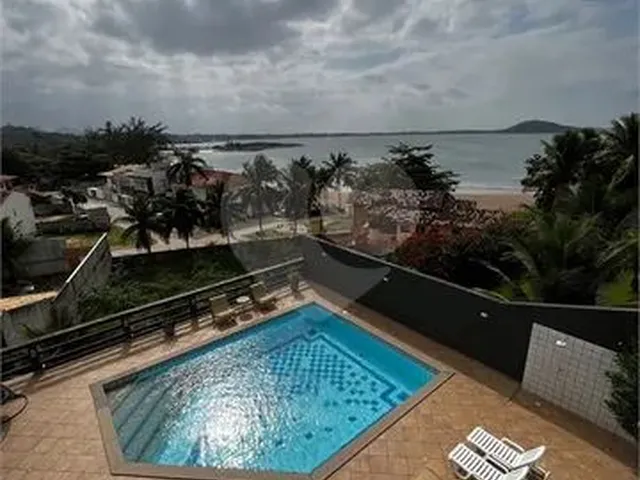 Imagem 12: Casa com 8 Quartos na Praia do Morro Á Venda