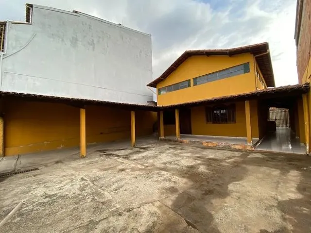 Imagem: Casa com 3 Dormitórios À Venda em Contagem