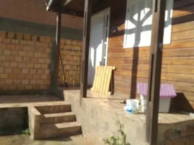 Imagem: A casa possui 2 Dormitórios, 1 Banheiro, 2 Vagas na