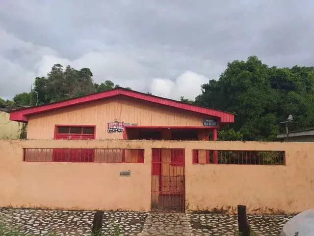 Imagem: A casa possui 2 Dormitórios, 1 Banheiro e está localizado