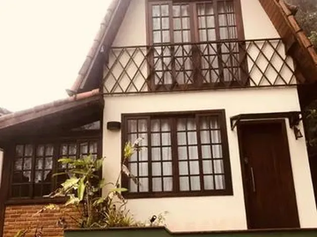 Imagem: A casa possui 2 Dormitórios, 2 Banheiros, 1 Vaga na