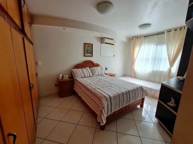 Imagem 1: Vendo Um Apartamento no Edifício Porto Ferrara Possui 174 M2 com 4 Quartos em Panair - Po