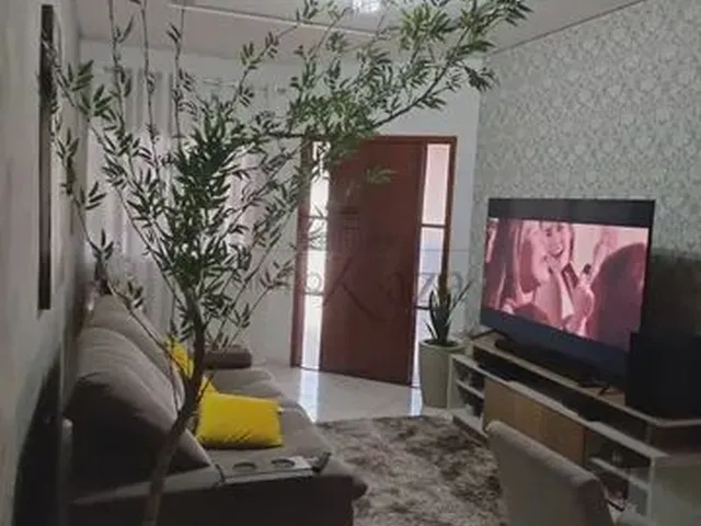Imagem: A casa possui 3 Dormitórios, 2 Banheiros, 1 Vaga na