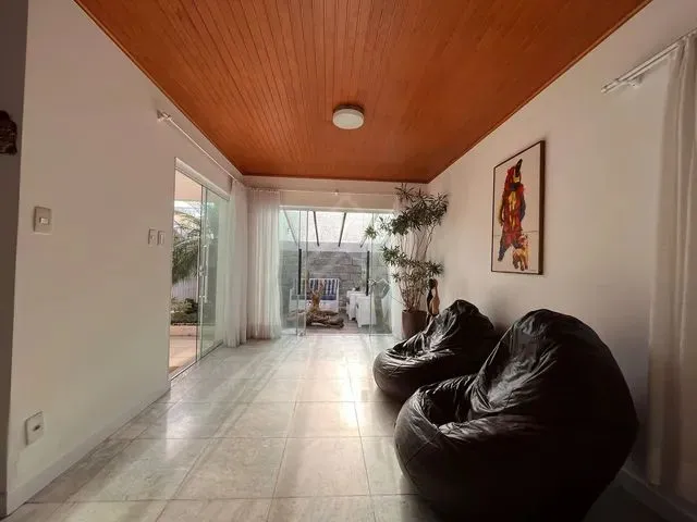 Imagem 6: Casa Averbada de 3 Andares na Praia de Cabeçudas com 3 Dormitórios, Sendo 1 Suíte Com