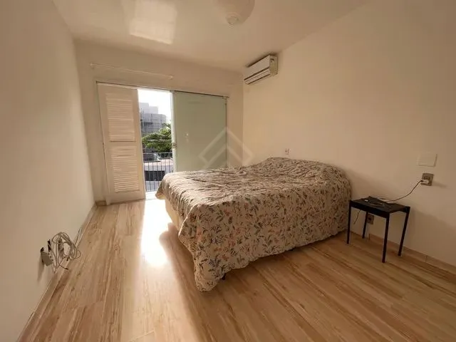 Imagem 7: Casa Averbada de 3 Andares na Praia de Cabeçudas com 3 Dormitórios, Sendo 1 Suíte Com