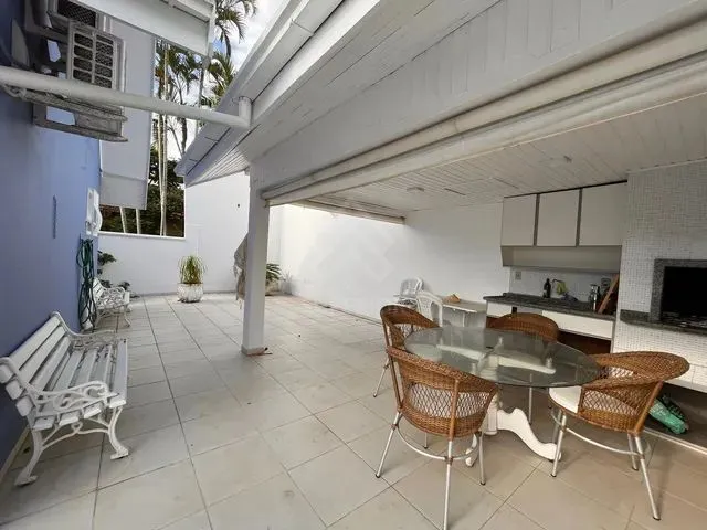 Imagem 9: Casa Averbada de 3 Andares na Praia de Cabeçudas com 3 Dormitórios, Sendo 1 Suíte Com