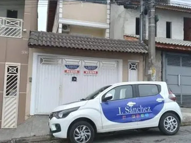 Imagem: A casa possui 3 Dormitórios, 1 Suíte, 3 Banheiros, 1 Vaga