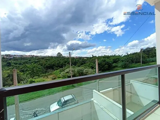 Imagem: A casa possui 2 Dormitórios, 2 Suítes, 1 Banheiro, 2