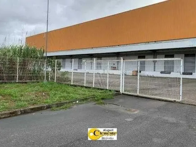 Imagem: O depósito possui 4 Banheiros, 5 Vagas na garagem,