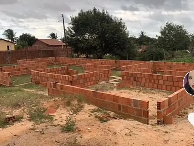 Imagem: Terreno com Construção em Andamento