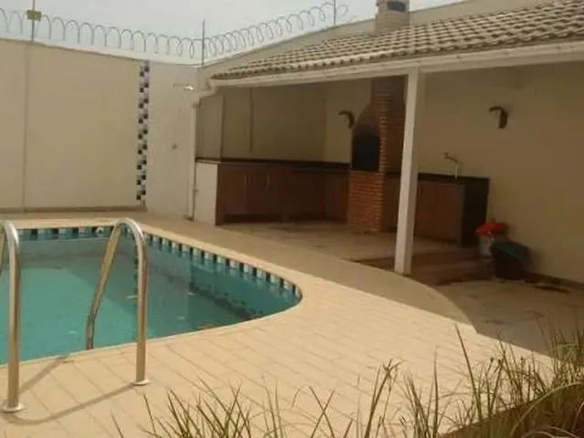Imagem: A casa em condomínio possui 4 Dormitórios, 3 Suítes, 5
