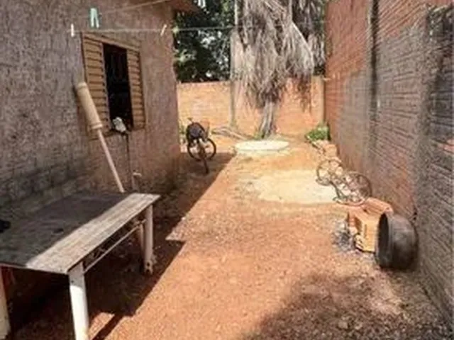 Imagem: A casa possui 2 Dormitórios, 1 Banheiro e está localizado