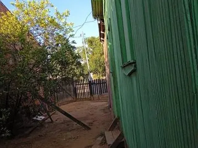 Imagem: A casa possui 2 Dormitórios, 1 Banheiro e está localizado