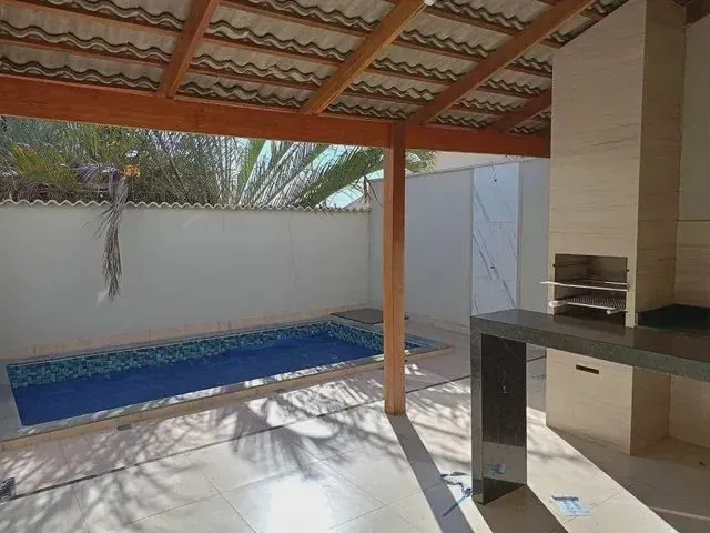 Imagem: A casa possui 3 Dormitórios, 2 Suítes, 3 Banheiros, 2