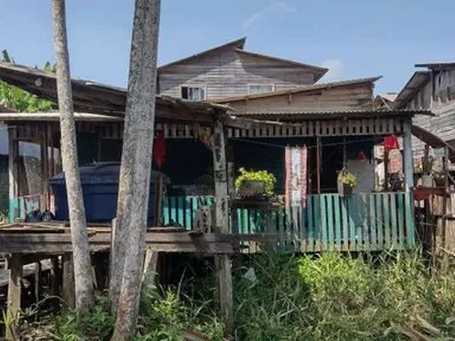Imagem: A casa possui 2 Dormitórios, 1 Banheiro, 180m² de Área e