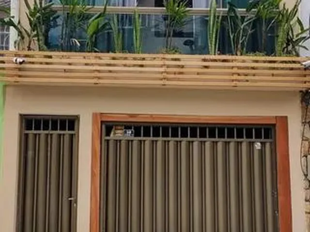 Imagem: A casa possui 2 Dormitórios, 2 Suítes, 3 Banheiros, 1