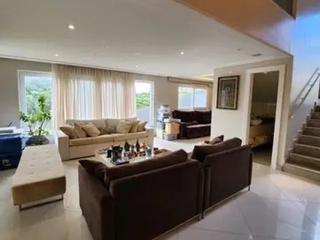 Imagem 5: Casa para Aluguel Possui 390 Metros Quadrados com 4 Quartos em Alphaville (Abrantes) - Cam