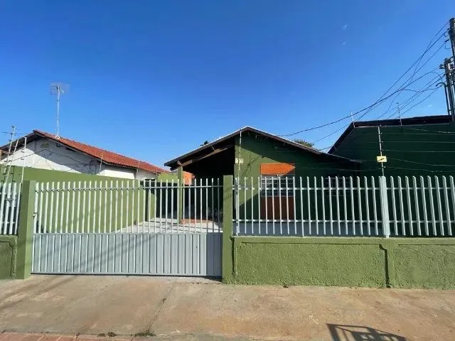 Imagem 1: Casa Espaçosa com Edícula no Parque Res. Azaleia!