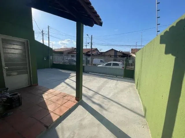 Imagem 4: Casa Espaçosa com Edícula no Parque Res. Azaleia!
