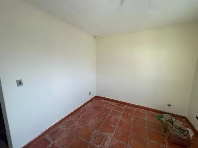 Imagem 11: Casa Espaçosa com Edícula no Parque Res. Azaleia!