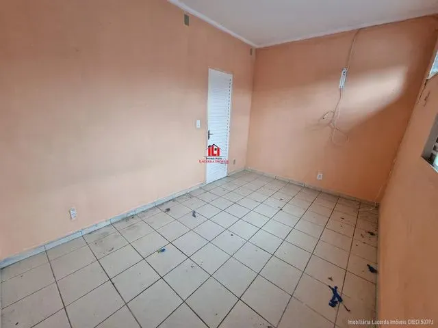 Imagem 3: Casa Térrea de Esquina 3 Quartos, 1 Banheiro Social e Wc de Serviço Espaço Edícula
