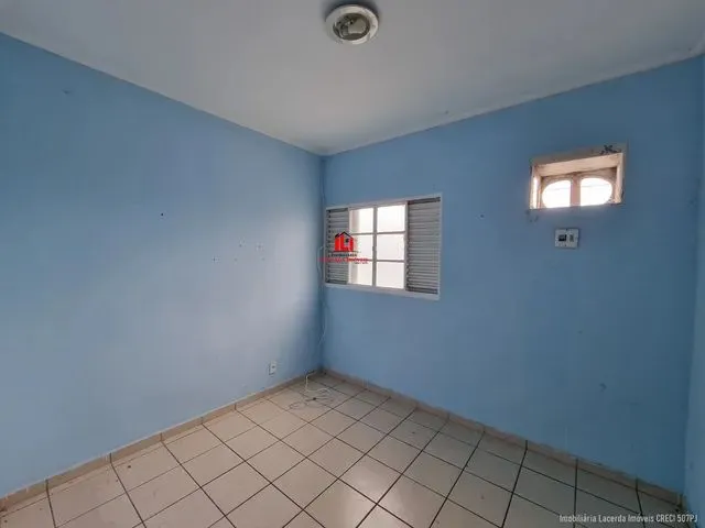 Imagem 9: Casa Térrea de Esquina 3 Quartos, 1 Banheiro Social e Wc de Serviço Espaço Edícula