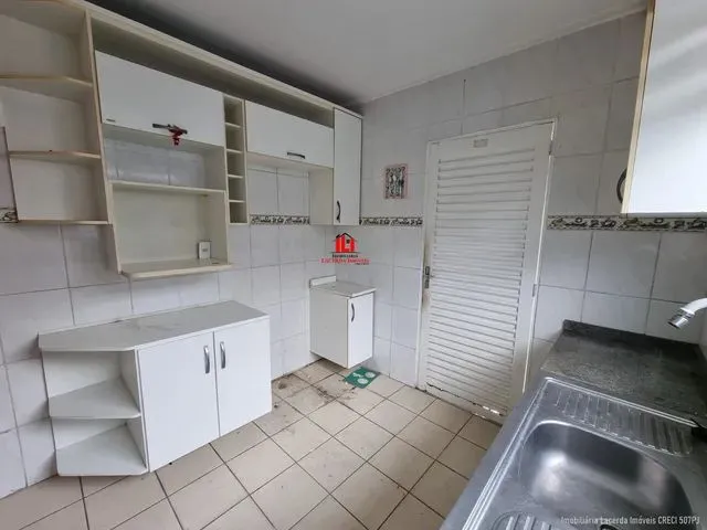 Imagem 2: Casa Térrea de Esquina 3 Quartos, 1 Banheiro Social e Wc de Serviço Espaço Edícula
