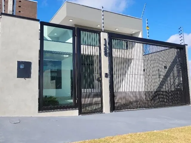 Imagem: Casa com Três Suítes e Piscina