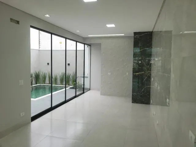 Imagem 9: Casa com Três Suítes e Piscina