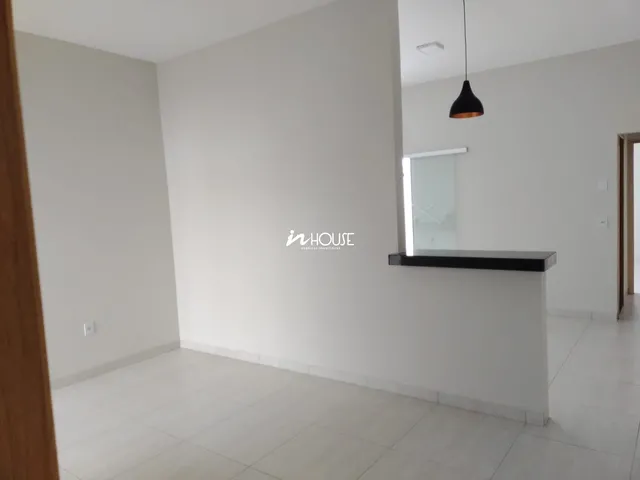Imagem: Casa com 2 Quartos Sendo 1 Suíte no Bairro