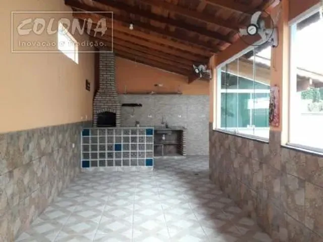 Imagem: A casa possui 4 Dormitórios, 4 Suítes, 5 Banheiros, 5