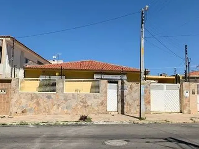 Imagem: Vendo Casa na Rua do Coliseu