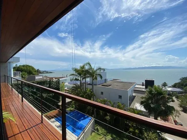 Imagem 1: Casa em Condomínio Fechado com 3 Quartos em Cacupé - Florianópolis - Sc