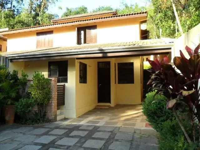 Imagem: A casa possui 3 Dormitórios, 1 Suíte, 5 Banheiros, 4