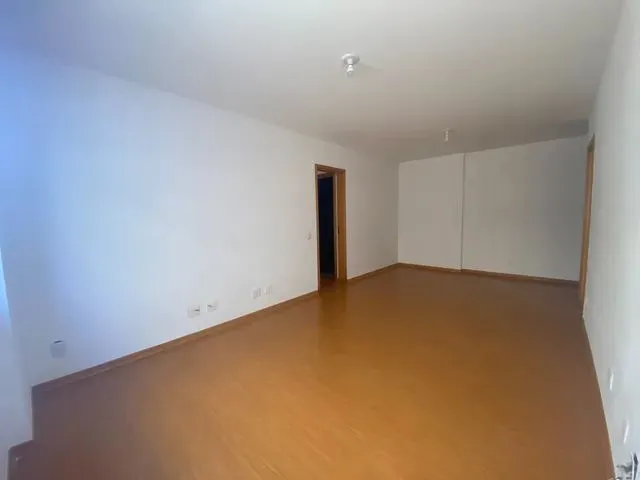 Imagem 3: Apt de Frente com Varanda e Lazer Completo no Centro da Cidade