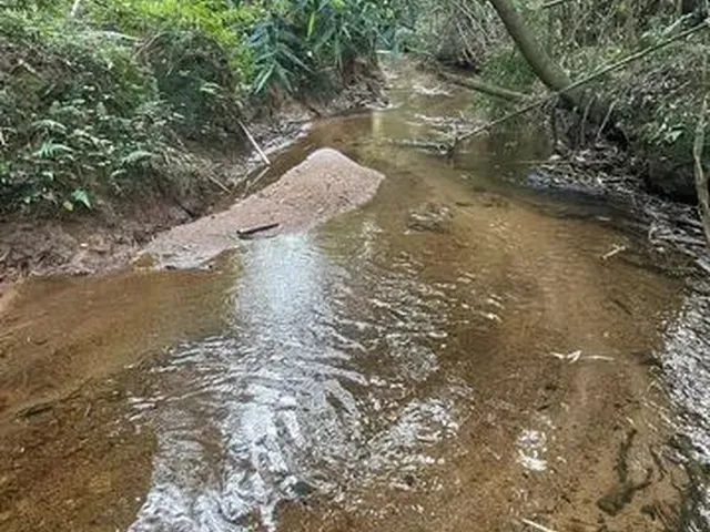Imagem: Chácara com Rio nos Fundos
