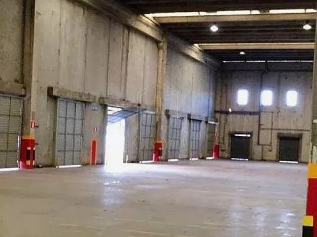 Imagem: O depósito possui 5 Vagas na garagem, 9.287m² de Área e