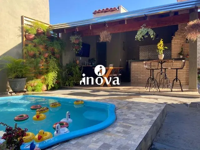 Imagem: Casa À Venda, 2 Quartos, 4 Vagas, Buritis