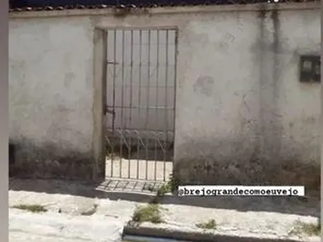Imagem: Casa em Rua Pública