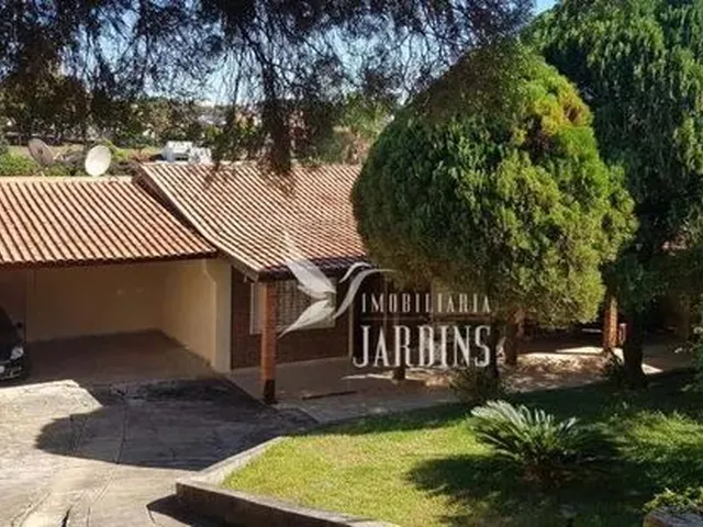 Imagem: A casa possui 3 Dormitórios, 1 Suíte, 5 Banheiros, 4