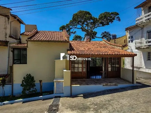 Imagem: Casa À Venda, 3 Quartos, 1 Suíte, 2 Vagas