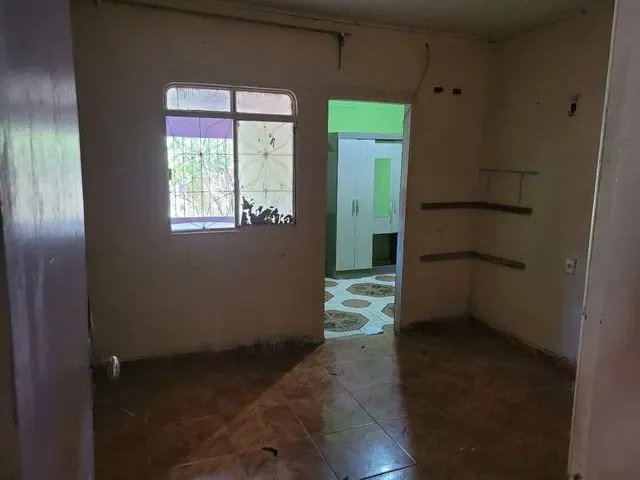 Imagem: Alugo Casa com 4 Quartos no Bairro Castanheira