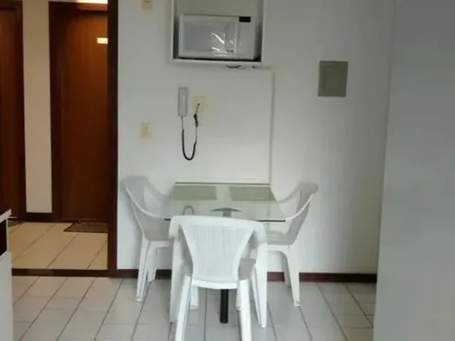 Imagem: A kitnet possui 1 Dormitório, 1 Banheiro, 1 Vaga na