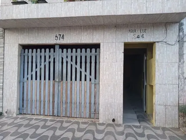 Imagem: A casa possui 2 Dormitórios, 1 Banheiro, 1m² de Área e